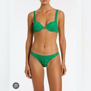 TRIANGL (SARA-LUKY) 💚💚 NWT!!